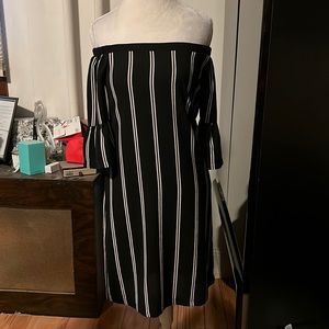 🆑FINAL PRICE‼️ Peacocks size 8 off the shoulder b & w striped dress 3/4 sleeves